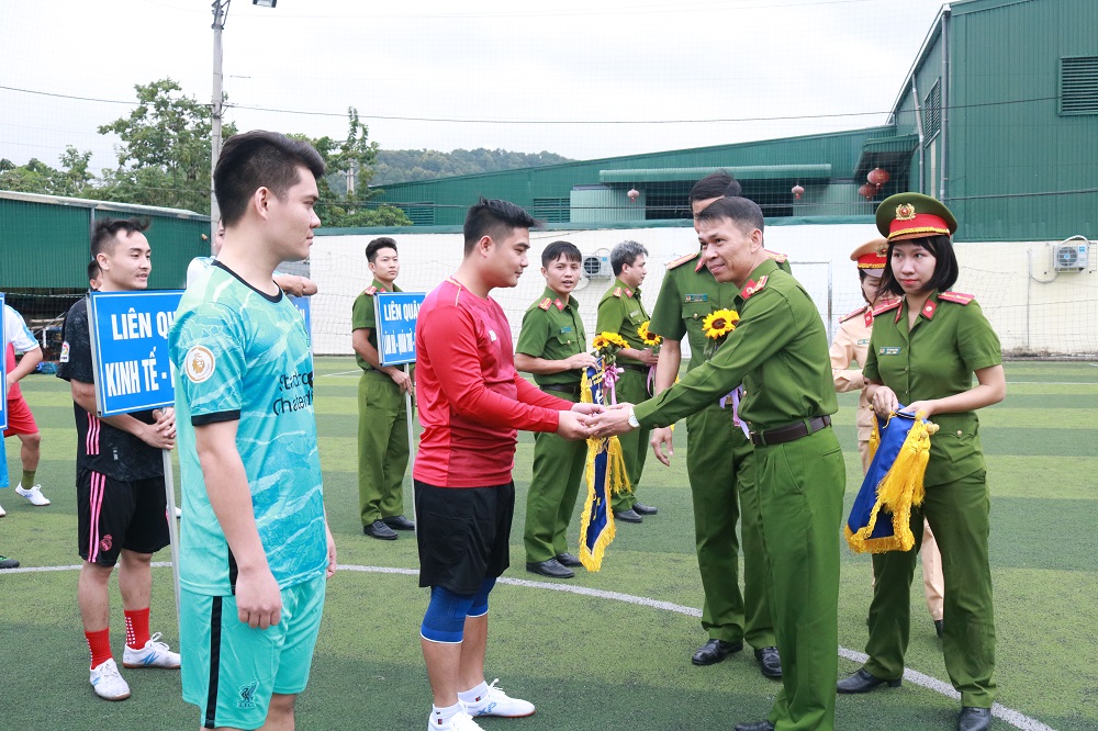 Công an quận Kiến An: Khai mạc Giải Bóng đá nam năm 2020